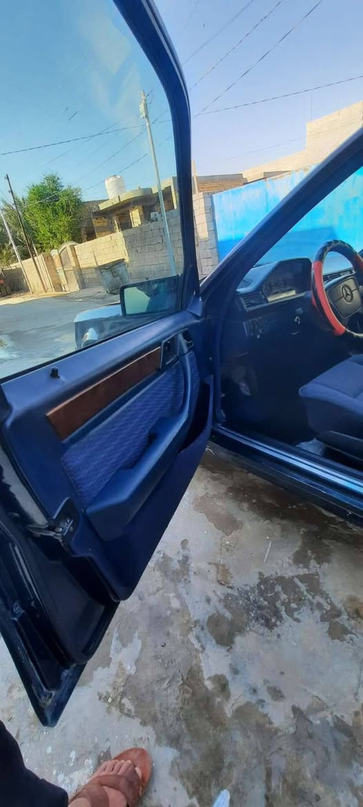 اسلام عليكم للبيع مارسيدس دب موديل 88 السياره بسمي قواعد نضاف
محرك بلادي 300 السياره تدفه تبريد شخال كشنات كهربائي خزن كهرباياته  علبلاد عده السلايت الماطور ضعيف وبيه خياس من يم جيه السدر بس عله كد مكان الجك السياره حلوه ونضيفه السعر 67 العنوان ديالى بلدروز  *********** بي واتساب
