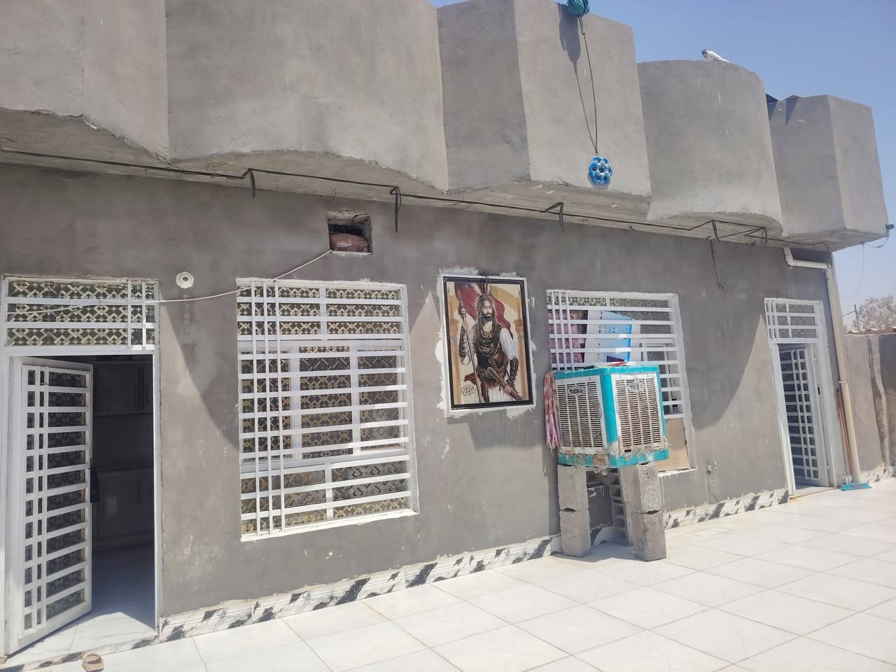 سلام عليكم اخوان عندي بيت بل رضويه ٨خلف مدينة الزائرين مساحه 175 بناء درجه اولى طابق اونص سقف كونكريت اساس حجر ماء مجاري شغل درجة أولى ابلوك كلاب شارع 10 أمتار ارتفاع عن الشارع تقريبا ٨٠ سنتم (شارع مقرنص جديد) يبعد عن الشارع العام نجف ابو صخير ٢٠٠ متر +ارضيه بورسلين حمامات سيراميك. كامل مكمل (السعر) خاص***********
