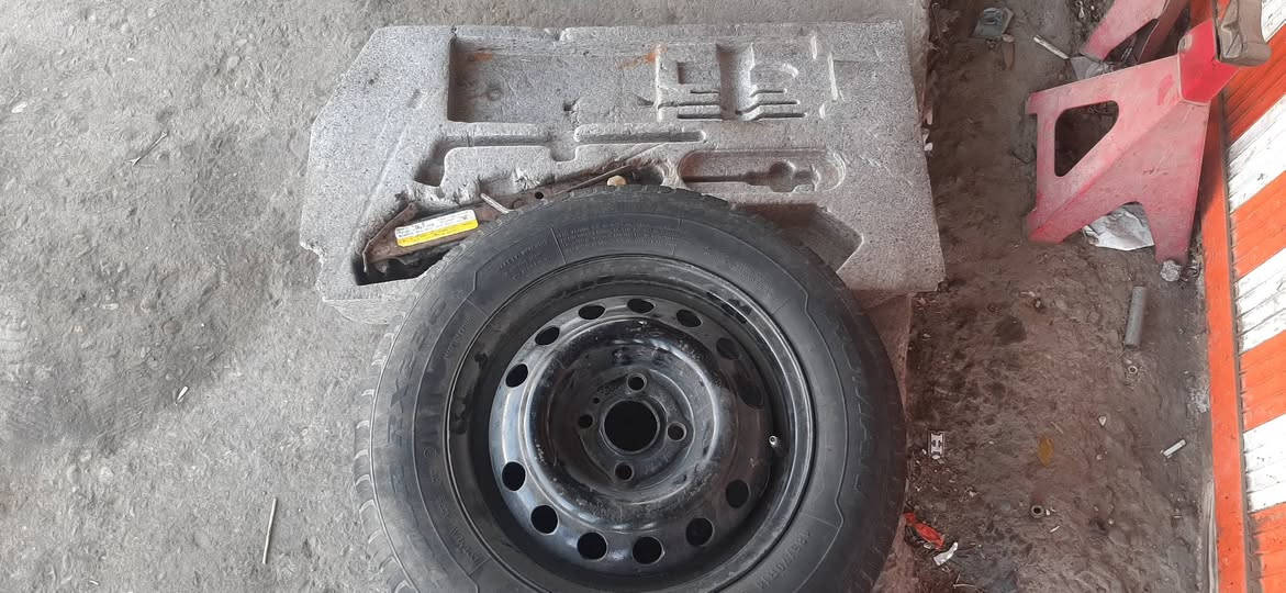 ئەم سپێرو کارتۆنەی ناوسنوق بۆ فرۆشتن قیاسەکەی 185-70.14 
لەگەڵ ئەم باڵی سەر سنوقە ناوەڕاستکەی لایتە
هەرکامیت ویست خۆت بەویژدان سعر دانیو پیرۆزت بێ 
ناونیشان سلێمانی خەبات السليمانية, العراق


**إذا كنت صاحب هذا الإعلان وتريد حذفه لأي سبب، رجاءا أرسل رسالة إلى الدعم الفني**