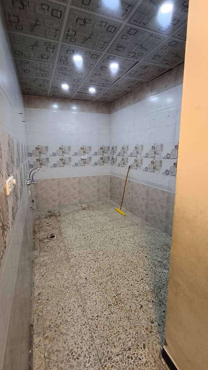 السلام عليكم
شقة للأيجار طابق ارضي 
الحرية الاولى البستان قرب اسواق ناجي
تحتوي على غرفتين وصالة كبيرة ومطبخ كبير
ومنورين

للاستفسار ***********
