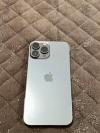 ايفون ١٣برو ماكس سعر ٤٥٠وبي مجال مستبدل شاشه فقط بطاريه ٧٧ نضافته واحد...