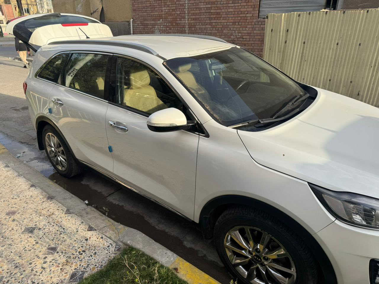 السلام عليكم سورنتو2018خليجي بيها جاملغ الخلفي من جهه السائق بسمي تحويل مباشر لاستفسار على الرقم ***********مكاني  بغداد الدوره السعر٢٢٥ورقه وبيها مجال السياره جديده بلجيس فقط هذا الجاملغ بيها
