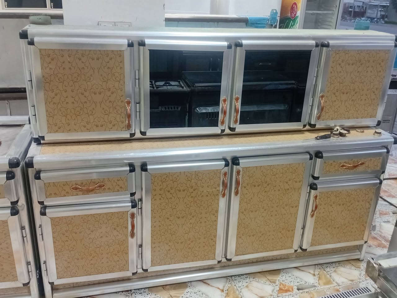 سلام عليكم كاونتر مترين وسنك متر ونص ٣ قطع نضيف اخو الجديد بيع ومراوس استفسار *********** بلد جمعية ليمام
