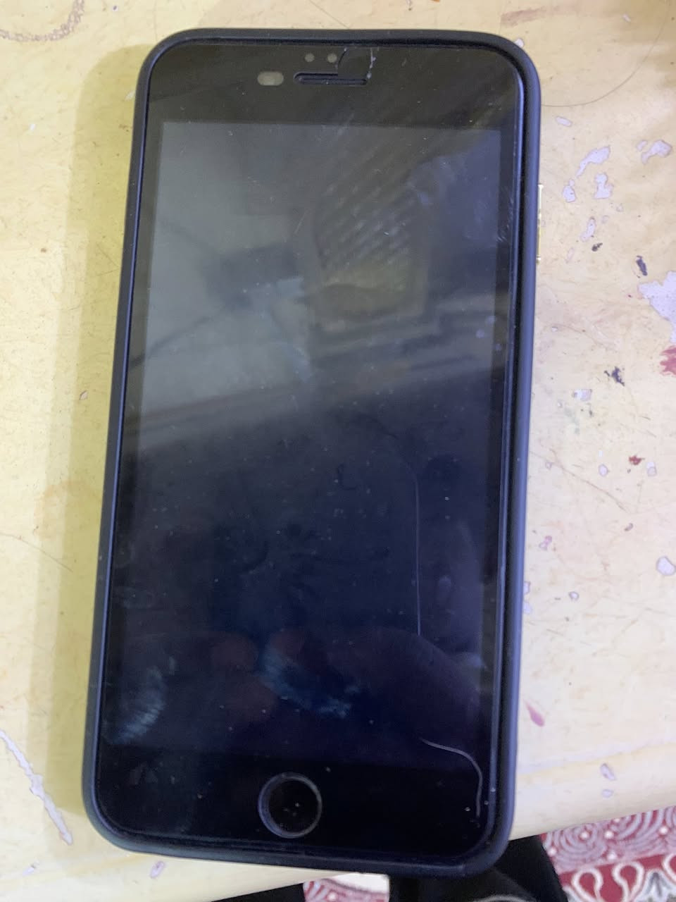 سلام عليكم 
جهاز ايفون سفن ابلاص حلو نضيف 
مستبدل فقط بطاريه شرط الفحص 
كلشي شغال 
عنواني الزبير متواجد وتساب *********** 
90 الف
