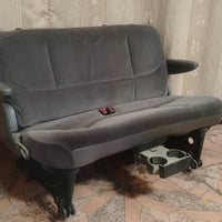 كراسي عدد 2 للبيع واحد نفرين واحد تلث نفرات مال دوج 7 راكب تكدر ترهمهن...
