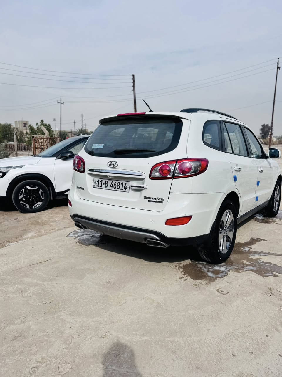 سلام عليكم
سنتافي ٢٠١٢ رقم بغداد الجديد 
مكينه وكير كفاله 
فول موصفات 
٦ سلندر 
بصمه 
٧ راكب 
٣ قطع تبريد 
كشنات جلد 
كشن كهرباء 
حساس وكامره بلادي 
تبريد لمس 
سياره جديده واحلى من الصور بيه بارد قليل بربع الجاملغ الأمامي جهت العبري وتكحيل بطرف الباب والباقي كفاله 
مكان السياره الديوانيه-عفك 
السعر ١٦٧ وبيه مجال قليل 
*********** محمد
