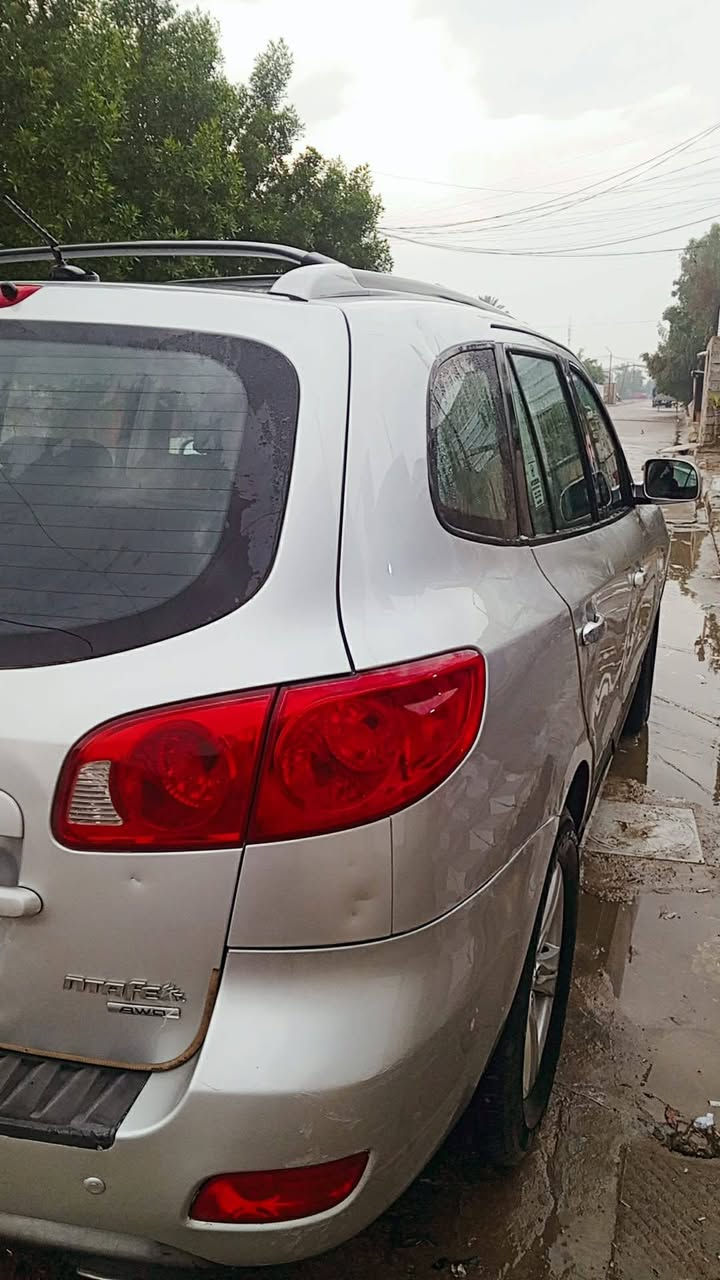 السلام عليكم سنتافي موديل ٧ حادثها جاملغ امامي سياره أمريكي ٥ راكب  سعرها ١١٠ وبلخدمه.. ***********    ما متواجد  ع النت اتصال ع الرقم  مكانها بغداد حسينية الراشديه..
