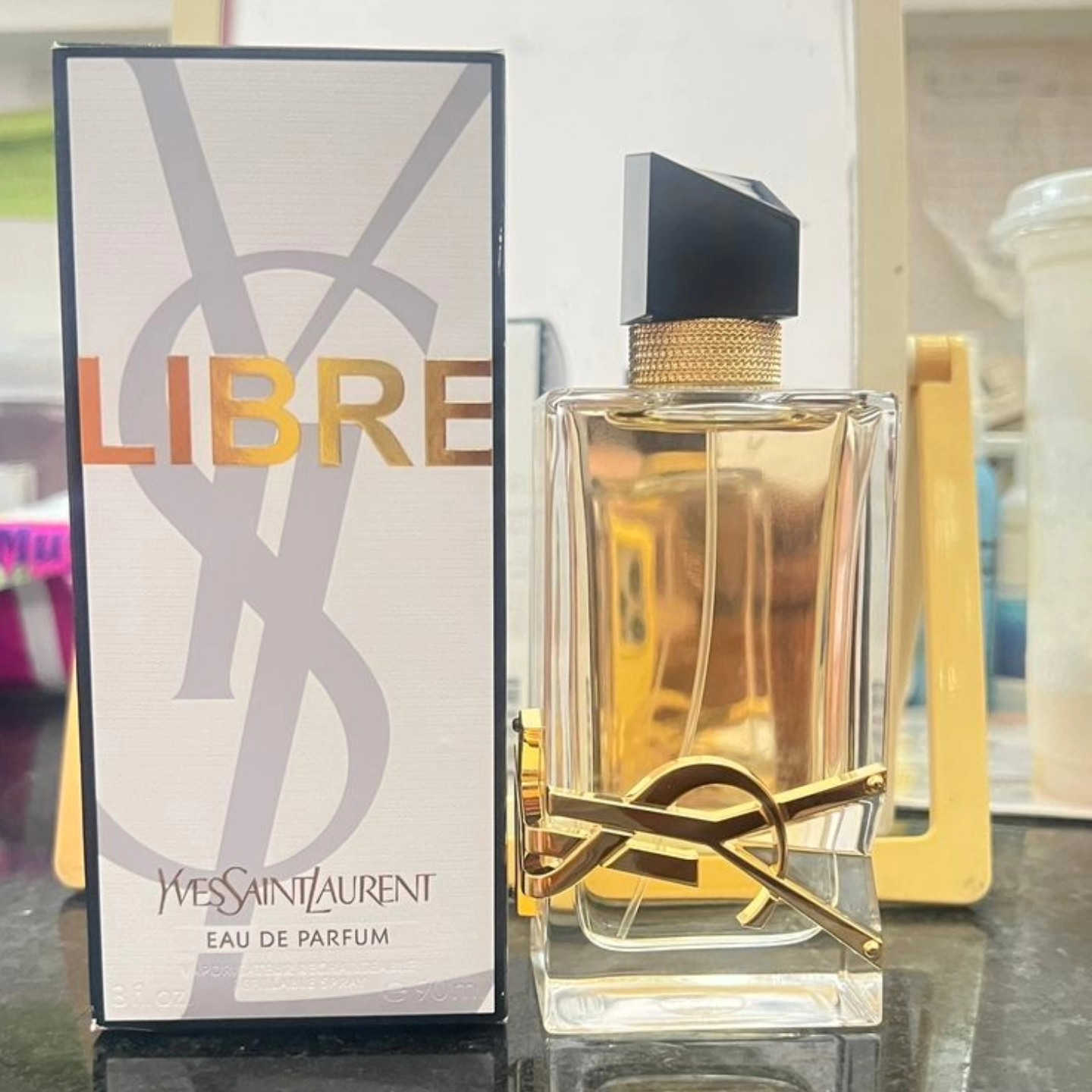 دلّلي نفسك أو فاجئي من تحبين بعطر يترك أثر لا يُنسى ✨
مجموعة عطور نسائية منوّعة من ماركات مختلفة، روائح أنثوية راقية بين الناعمة، الزهرية والدافئة، بثبات وفوحان يلفت الانتباه 🌸
مناسبة للاستخدام اليومي أو كهدية أنيقة بكل المناسبات 🎁
💰 السعر: 25 ألف فقط
🚚 التوصيل مجاني لجميع المحافظات
⏳ عرض مؤقت بمناسبة عيد الحب ❤️ وقرب عيد الأم 🌷 وعيد الفطر المبارك
لا تفوّتين الفرصة… الكمية محدودة ✨


**إذا كنت صاحب هذا الإعلان وتريد حذفه لأي سبب، رجاءا أرسل رسالة إلى الدعم الفني**