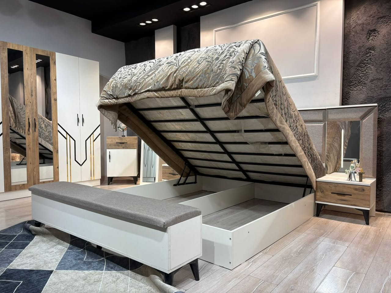 #بالتقسيط_بالتقسيط 
غرفة فصال تركي جديد 🆕️
فصال حديث وعصري  
تخت خزن شازلون خزن🗄
متوفر عدة الوان وعدة فصالات
يتوفر البيع بل #أقساط والبيع #نقدا 
   للاستفسار/***********/***********
العنوان موصل حي القادسية بعد خروج  محطة ايلاف
