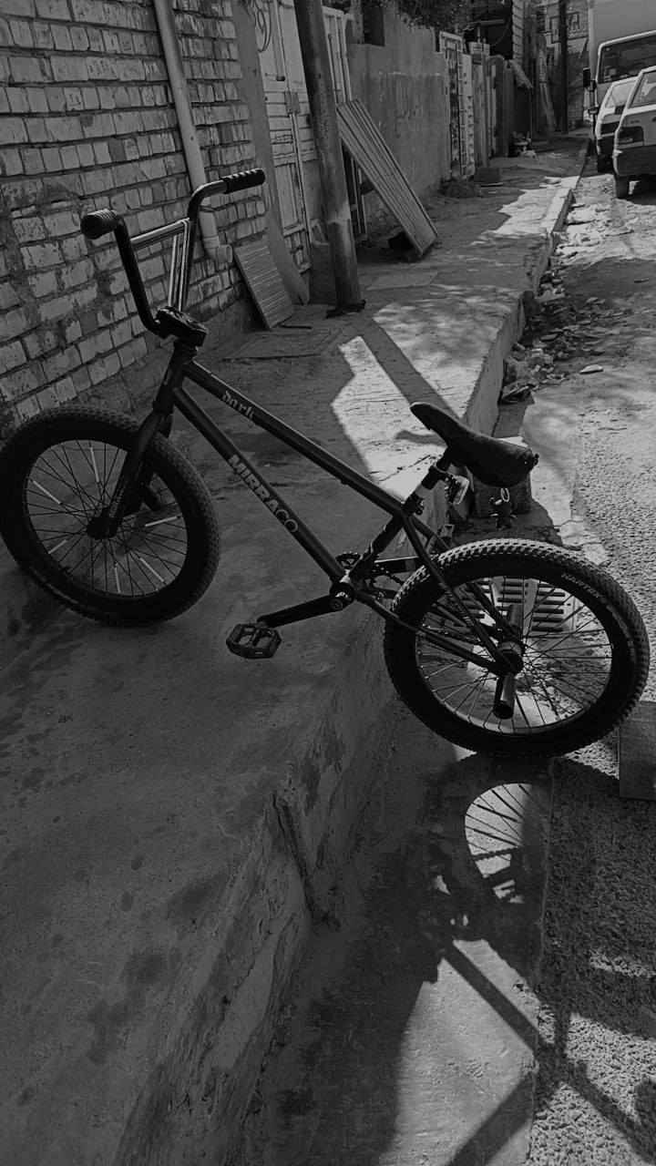 شباب بايسكل bmx جيتي للبـيع
مال حركات شباب البايسكل نضيف كلش وصار شهرين من مشتري ومحافض عليه كلش تايرات جبليه كتان اصليه وبي كشن طبي بعدني ماشاده 
شباب البايسكل مستعجل على بيعته 
مكاني بغداد شهداء البياع 
هذا الرقم: ***********
وسعره 100 وبي مجال انشالله
