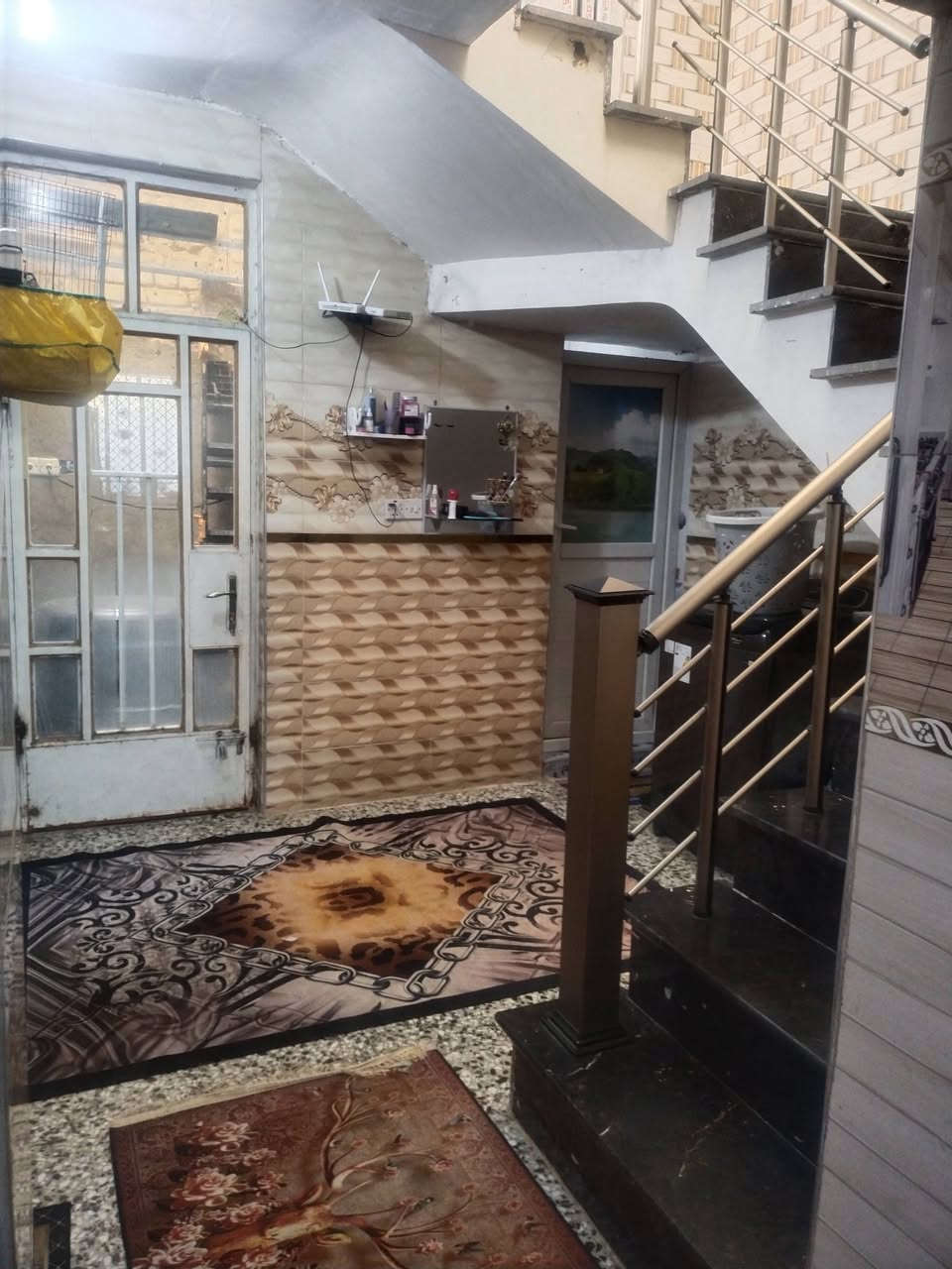 السلام عليكم بيت 100م قاطين مربع ركن السكلات منطقة 11 مقابل فوج سرايا السلام كامل من كلشي محتاج واجه وصفحةعارضه 85 وبي مجال قليل وهذا رقمي ***********
