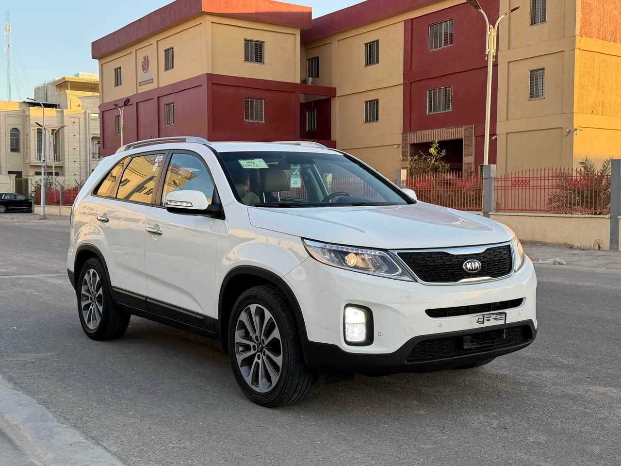 سورتنو  2015 سياره على وضع الشركه كفاله عامه بيهه بارد مكان واحد بسيط كلش  سياره جاهزة من كلشي مكينه 6 سلندر ماشيه 148باقي السياره مكفول اني مكلف بلنشر   للبيع وللمراوس رقم السيارة بصرة
الاستفسار على الرقم *********** البصرة, العراق
