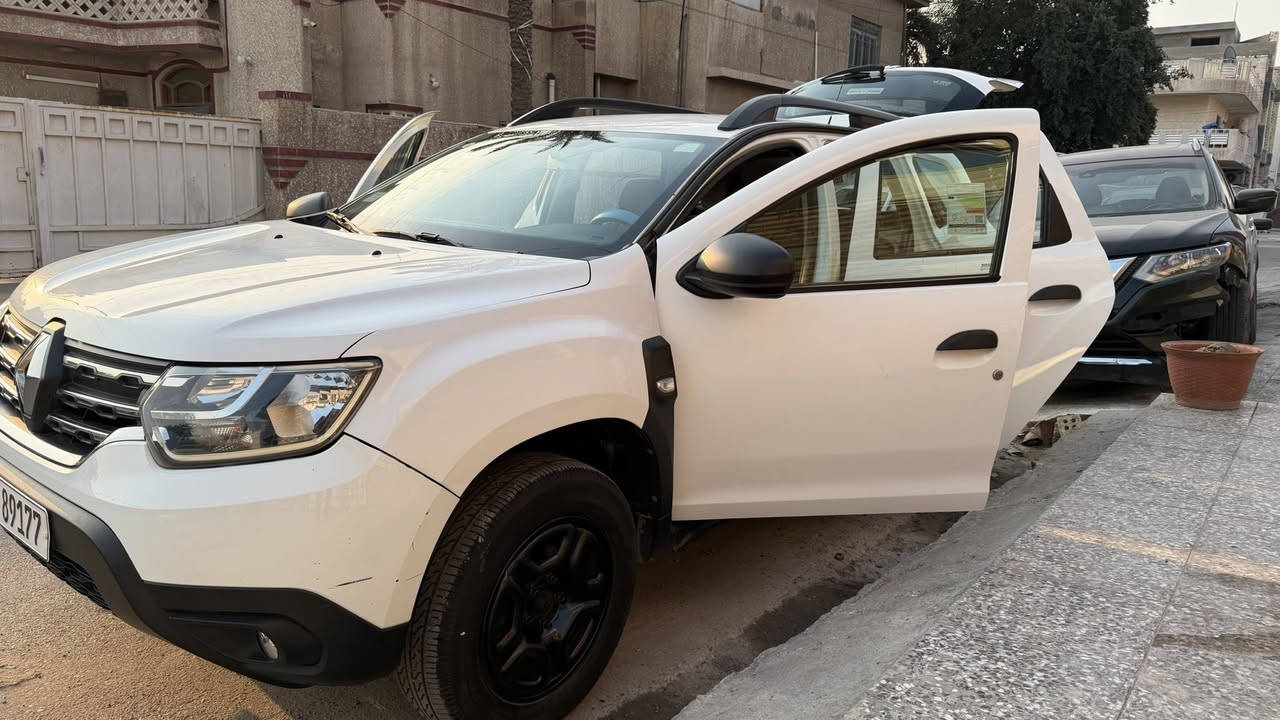 السلام عليكم رينو داستر رقم  بغداد للبيع
📍ارقام انكليزي 

📍السياره حرة غير محجوزه 

📍محرك ١٦٠٠ مكفول من الفتح ومن كل عطل على وضع الشركه 

📍كير ٦ نمر اوتوماتيك مكفول على وضع الشركه  مع تبديل زيوت وفلاتر اصليه 

📍البدي مكفول كفاله عامه عدى شخطه مبينه بالصوره

📍السياره دواخل جديده ١٠٠/١٠٠

📍كاعية تغليف جلد 

📍 كامره بيها ولكن لاغي الشاشه والشاشة موجودة 

📍مثبت سرعه 

📍منضومه بانزين كلها جديده مع بلك جديد 

السياره ماشيه 93 الف 

_مكانها بغداد 
***********
_السياره احلى من الصور

_السعر 95 وبيها مجال للطيبيين
