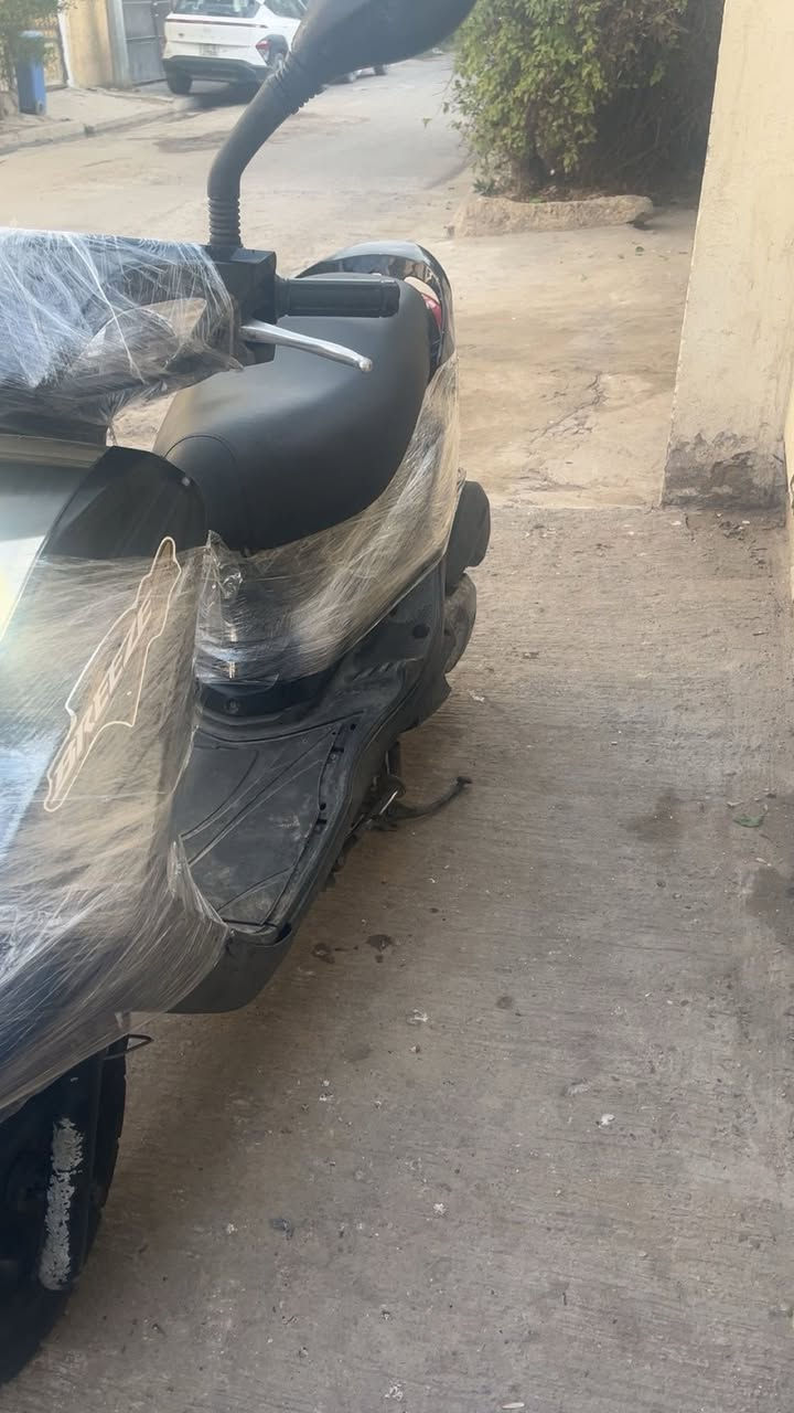 السلام عليكم دراجه بريز للبيع دراجه جديده نظيفه كلش صارلي شهرين منزلها من الرمبه السعر 850وبيها مجال الرقم ***********
