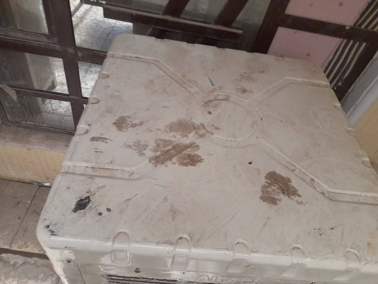 مبردة نوع Alooni سعة ( أربعة ونص ) محورة من سربس إلى مروحة .... السعر ٦٠ الف .... الرقم: ***********... بغداد / الشعب / حي سومر
