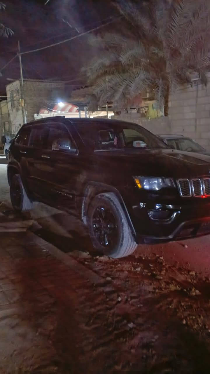 السلام عليكم سياره جيب شيروكي 2017 سياره جاهزه مكينه كير كفاله البيع حادثه قبق جنطه فول عده الفتحه رقم بابل مداور ثاني يوم مكاني ديوانية رقم الهاتف *********** واتساب السعر 185 وقابل للتفاوض واسف على الطلاله
