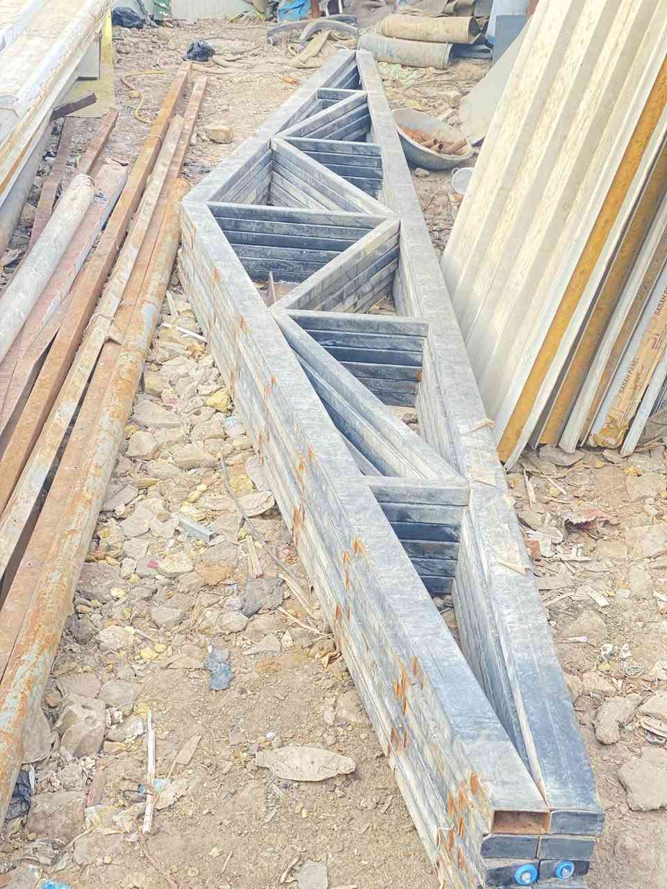 سلام عليكم جسور للبيع طول سته متر 6 قطع مكان بغداد  كلش ثقيل سمك مليمين للاستفسار ***********
