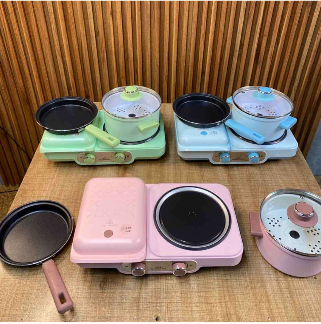 طباخ إفطار كهربائي متعدد الوظائف 3×1 – طبخ، شوي، تبخير
تحضير وجبات الإفطار اليومية بسهولة وفي جهاز واحد
تصميم 3×1 يجمع بين: قدر طبخ + صاج شوي + تبخير
قدرة كهربائية قوية 1500 واط لسرعة التسخين
يعمل على 220V – 50Hz
تحكم مزدوج بمقابض منفصلة لكل وظيفة
قدر داخلي بطلاء غير لاصق سهل التنظيف

غطاء زجاجي شفاف مقاوم للحرارة لمراقبة الطهي

قاعدة تبخير مخصصة مع فتحات توزيع بخار متساوية
نظام أمان وفصل تلقائي عند إيقاف التشغيل
- الطول: 36 سم
- العرض: 22 سم
- الارتفاع: 12 سم
طول السلك: 100 سم
محتويات الصندوق
قاعدة الطباخ الكهربائية
قدر طبخ مع مقابض
غطاء زجاجي
صاج شوي
سلة تبخير
للحجز والاستفسار مراسلة الصفحه تتوفر خدمة توصيل سامراء, صلاح الدين


**إذا كنت صاحب هذا الإعلان وتريد حذفه لأي سبب، رجاءا أرسل رسالة إلى الدعم الفني**