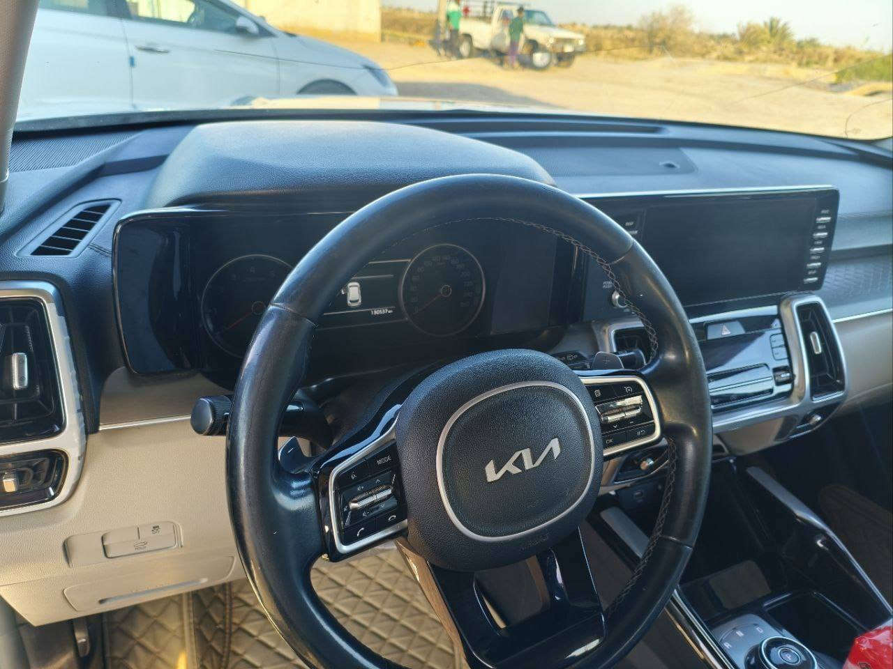 كيا سورنتو للبيع موديل 22 سياره كفاله عامه من دحكه من صبغ مقفول السياره من دعم الىد ماشا 130 استفسار على هذا الرقم السعر 275 قفلها***********
