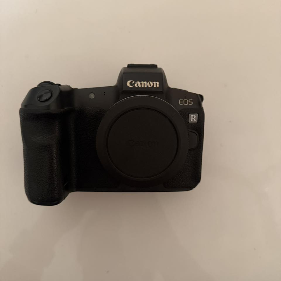 كاميرا canon R مستعملة (للبيع) فقط البدي !!!هية وملحقاتها
السعر (مليون 400)وبيها مجال للشراي الاتصال على الأرقام التالية :*********** /*********** مكاني الكرادة
