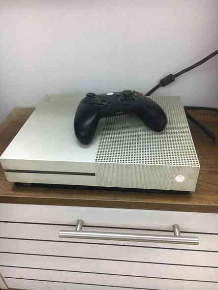 سلام عليكم اكس بوكس اس وان ذاكرة نص تيرا مع جوستك اصلية ويوبي اس و حساب خاص 
العاب مملوكة 59 لعبة اقل لعبة سعرها ٥ الاف 
يعني بس الحساب سعرة اقل شي 75 
 السعر 200 قفل مكاني بغداد الشعلة 
متواجد واتساب ***********
