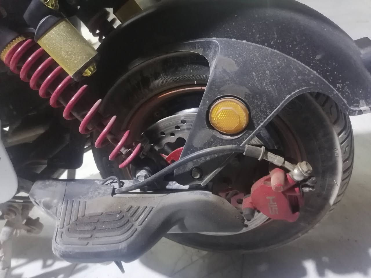 سلام عليكم

دراجة شحن X900 خمس بطاريات مفولة

موديل 2025 ✅
كلشي بيها شغال

بطارية فول شرط تنفحص كدامك
دراجة بيها هواي مواصفات 👇

نظام R ✅
اشاير ✅
ضوه عالي وناصي ✅
ضوه الوان ✅
دبلات ✅
دسكات رياضيه ✅
شاشة شغال ✅
حاملة جهاز هديه ✅
سلة هديه ✅
مرايات هدية ✅
 السعر 450 

***********
ارد عل تعليقات همين
