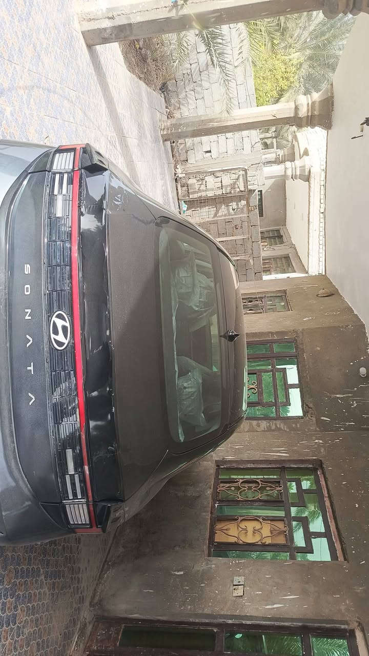 سوناتا 24. للبيع.   من الخارج للبيت امريكي مرقمه   رقم شهيد.    مكفوله. كفاله عامه طخه بجنطه فقط.   العنوان بابل قضاء المحاويل منطقة الفنديه الرقم ***********
