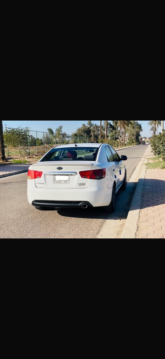 سيراتو 2012 خليجي
محرك 1600 دوش
كير 6 نمر 
ماشيه 148 حقيقي 
شاشة وكامرا 
تحكمات استيرن
اشاير بلمري 
السياره بيهه قطع صبغ اثر طخطخات  صار الهه عندي 3 سنوات  بائسمي تحويل مباشر سياره احلى من الصور مكان السياره بغداد السعر 100 وبيهه مجال بسيط جدا للستفسار ***********
