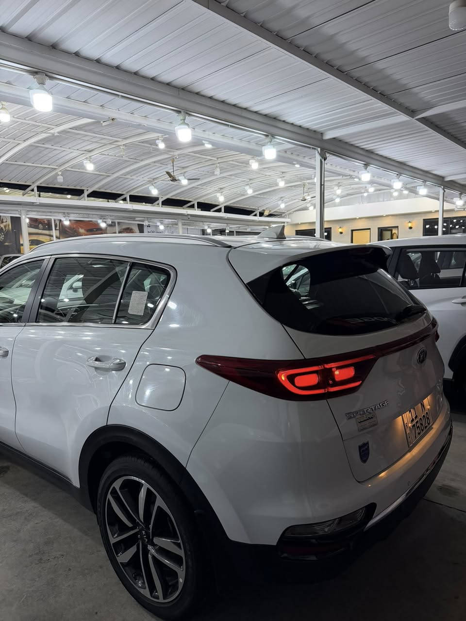 السلام عليكم
كيا سبورتج موديل 2021 ضمان الشركة الدولية خليجي رقم بغداد بأسمي تحويل مباشر سيارة مكفوله من الصبغ و البارد جديدة كلش استخدام شخصي 
مكان السيارة بغداد 
محرك: 2000 دوش 
ماشيه 72 الف كيلو فقط 
مواصفات 
1_شاشه 
2_كامره خلفية 
3_شاشه اعطال 
4_قطعتين تبريد 
5_اشاير بل مري 
6_حساس امامي خلفي وجانبي 
 7_مري شفط 
8_اشاير مري 
9_تحكم وضعيات قيادة 
10_ويل كب بلاد
11_كشافات اماميه 
12_داخل لونين 
13-تحكم استيراً جهتياً 
14- ويل كروم حجم 18 
15- نفكيشن
16- يدات نيكل 
السعر : 203 وبيها مجال بسيط 
للاستفسار: ***********
