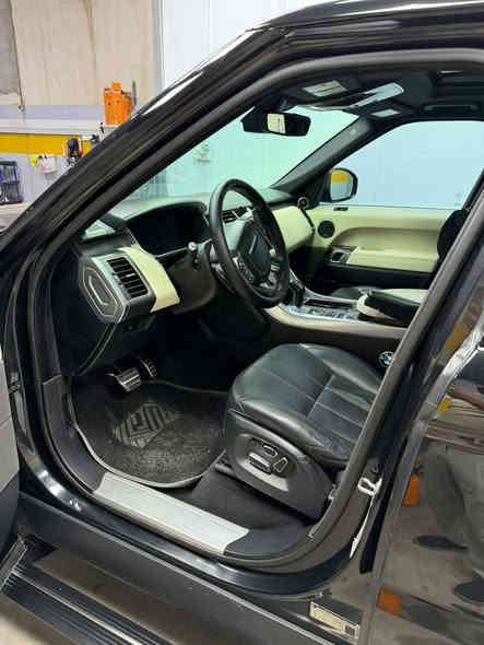 رانج روفر 14 سبورت اوتوبايجرفي 
سوبر جارج 8 سلندر فول مواصفات 

‏Range Rover Sport Autobiography V8 Supercharged

موديل 2014 

السياره وارد امريكي ضرر داير الجاملغ الخلفي فقط

ماشيه 110 الف كيلو 

1.ابواب شفط 

2.دواسه كهرباء 

3.المقاعد الامامي والخلفي تدفئة وتبريد

4.مقاعد امامية مساج وتدليك بوضعيات مختلفة

5.تدفئه ستيرن 

6.اناره محيطيه 

7.وانارة داخليه مخفية ملونة

8.وضعيات قيادة رياضية خاصة

9.جكات 

10.صندوق كهرباء 

11.ثلاجة

12.تحديد مسار 

13.نقطه عمياء 

14.رادار 360 

15.رادار امامي 

16.بانوراما 

17.مري شفط اوتو 

18.شاشه تدعم ابل كار 

19.تحكم ستيرن لمس

20.ستيرن كهرباء

21.خزن ميموري 

22.كشنات كهرباء 

23.الداخل تو كلر

24.اناره ترحيبيه بالمري

25.كامرات 360

26.تشغيل عن بعد

27.كشنات جلد

28.دات شو

29.لايت زنون +لد

30.كشافات 

فول مواصفات 1/1 جاهزه مرقم بغداد 

السعر : الطلب في التعليقات سيأتي إليك مباشرة 

تفاصيل اكثر هذا رقمي *********** تحياتي
