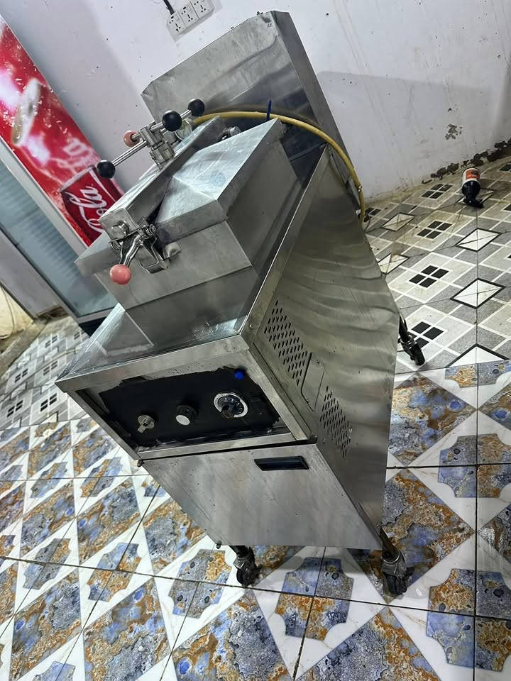 جهاز كنتاكي للبيع نضيف جداً  فقط الجداحة لا تعمل  السعر 390 للأستفسار ***********  //***********
