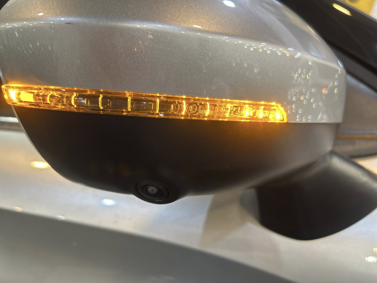 للبيع او مراوسه
MITSUBISHI 
OUTLANDER
2024
SE
2,5L
V4
11,000 MILES 

المواصفات SE👑///
• مكينة 4 سلندر
• سعة المحرك 2.5 لتر بنزين
• قوة 181 حصان
• عزم دوران 245 نيوتن متر تقريباً
• قير أوتوماتيك CVT
• نظام دفع أمامي 
• أوضاع قيادة متعددة
• تبريد أمامي (مقاعد مدفأة)
• إشارات بالمرايا
• تحكمات على الستيرنغ
• شاشة حجم كبير 9 إنش
‏• Apple CarPlay (لاسلكي)
‏• Android Auto
• بلوتوث
‏• USB أمامي وخلفي
• شاحن لاسلكي (حسب الفئة)
• كروز كنترول متكيف
• تحديد مسار
• رادار أمامي
• رادار خلفي
• حساسات أمامية وخلفية
• كاميرا خلفية
• نظام منع تصادم أمامي
• نقطة عمياء
• تنبيه مرور خلفي
• مثبت سرعة ذكي
• جنوط ألمنيوم 20 إنش
• تشغيل بصمة
• دخول ذكي
• مصابيح أمامية LED
• إضاءة نهارية LED
• باب خلفي كهربائي
• مكيف أوتوماتيك ثنائي المنطقة

ضرر//بدون صبغ❗️شرط فحص 
بدون دواخل ✅
شواصي سليمة 💯
بدون ايرباك ✅

 JA4J3VA87RZ033707

السعر///235$ ورقة وبيها مجال 💵

سيارة جاهز ما بيها اي نقص ✅

بوليش و حمام جديد ✅

سيارة كاتي يترقم المحافظات شمالية ✅

العنوان- كركوك 🌇

📞 0770 912 5605
