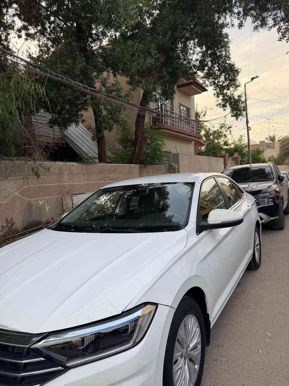 السلام عليكم
جيتا 2019S رقم بغداد بسمي سنويه مجدده حادثها جاملغ وبنيد وبالعراق صبغ باب سونار موجود شاشه وكاميرا ماشيه 131 مايل مكينه 1400 تيربو كير 8 نمر لايت زنون  للبيع او مراوس سعرها 110 وبيها مجال 
مكانها الصليخ *********** بغداد, العراق
