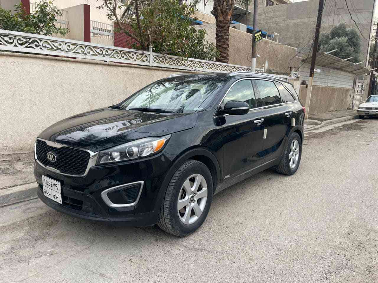 سورينتو 2017   وارد امريكي
ماشيه 75 
حادث باب خلفي فقط  
يعني قطعه وحده فقط 
صدر امامي خلفي جديد  
جاهزه من كل النواحي برغي مابيها نقص 
149 قفل قفل قفل 🔒🔒🔒 بدون عمله 
  بالخير ع ياخذها سياره جديده وما ناقصها شي  
عنوان بغداد زيونه او بلديات 
***********
 مكلف بالنشر
