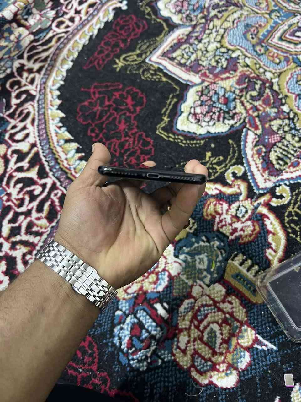 السلام عليكم ايفون 7 بلاص للبيع او مراوس 128كيكه جهاز شخط مابيه بصمه شغال حيل حلو ***********
