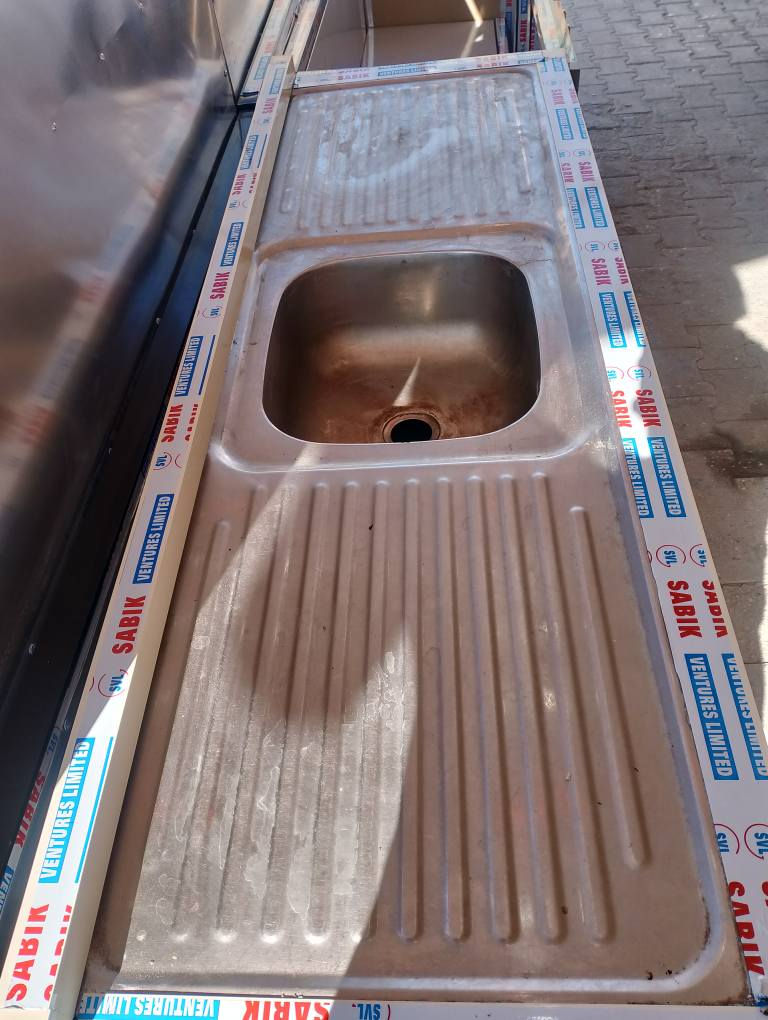 سلام عليكم كاونتر مستعمل نضيف جداً قياس مترين+سنكي متر نص السعر 200وبي مجال كربلاء  حي العسكري العابد مقابل مستوصف ***********او*********** كربلاء, العراق
