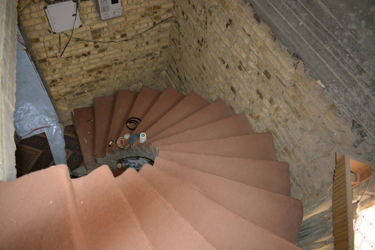 دار للبيع 180متر طابقين السعر 68 مليون 
طابو زراعي سند 25
العنوان 
بابل حي الضباط 2 خلف مجمع السلام السكني 
الواجهة 8متر 
يحتوي 
غرف نوم عدد 2
استقبال +هول 
مطبخ + مجموعه صحيه معزوله داخليه و خارجيه 
البناء طابوق 
نقص البيت الارضية صب حاليا 
الاستقبال +الهول نقص بورك 
السعر 68 قابل للتفاوض 
للاستفسار الاتصال 
***********
***********
مكتب عقارات أبراج بابل 
عنوان المكتب بابل حي الجزائر مقابل الجسر الدولي 
ال
