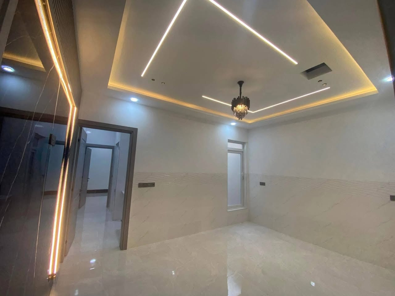 للبيع🚨
دار سكني سند طابو ملك صرف
المساحة   100  Ⓜ️  واجهة 5  Ⓜ️ زيرو 0️⃣0️⃣
📍الموقع:حي السماح الاولى
يتكون طابقين 
ط١ مطبخ استقبال هول غرفة نوم صحيات
ط٢ غرفتين نوم هول صحيات
——————————————————————
📌عمار الهزاع للعقارات والبناء
📍موصل /حي السماح/ قرب جامع طه
🙋 للاستفسار زيارتنا أو الاتصال
☎️ على الارقام التالية :
***********
***********
