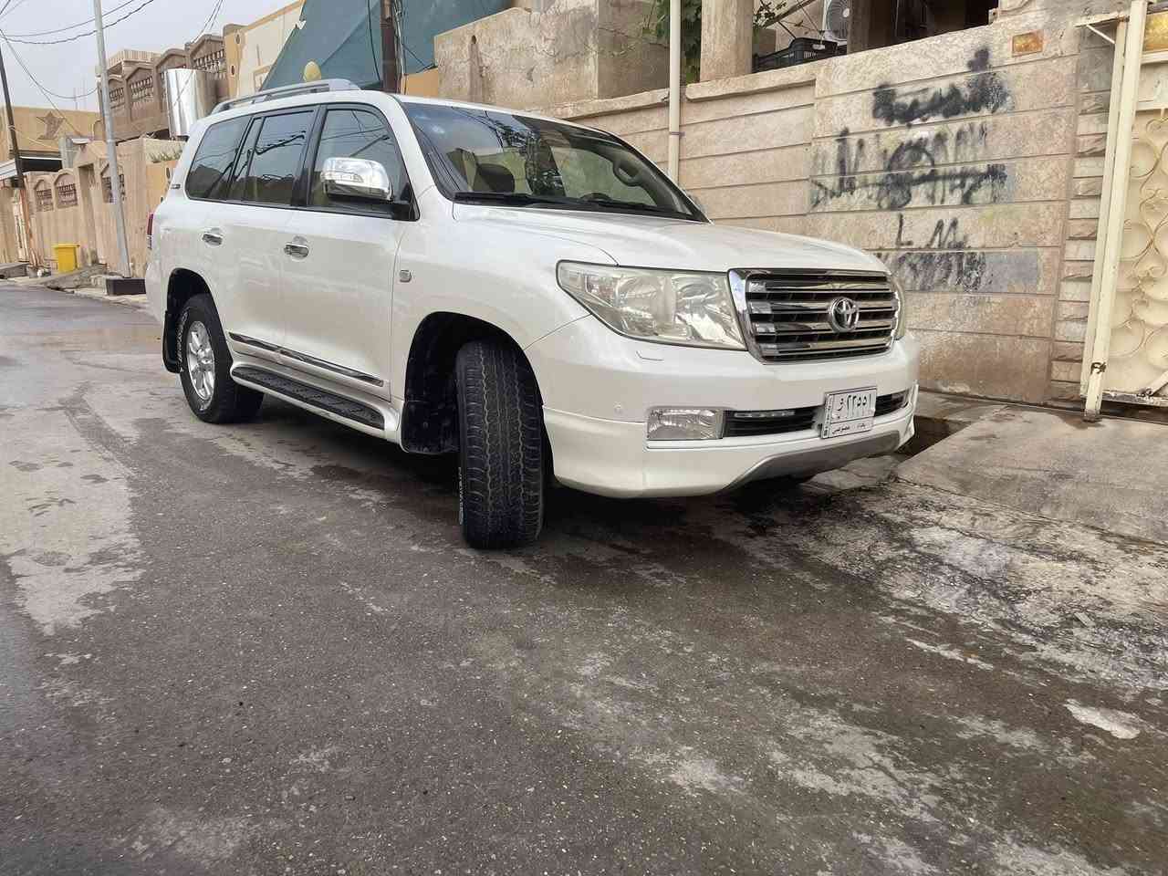 سلام عليكم لاندكروز مديل 2011 بشهر 12  ستينيه مكفوله من الضربه والصبغ خليجي محرك 6سلندر بسمي السياره شرط التحويل للاستفسار واتساب*********** 
للاتصال *********** السعر 340
