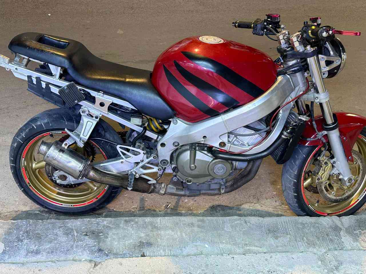 سلام عليكم افوراي 2004دراجه جاهزه من كلشي مكينه وشاصي كفاله من كلشي مكان دراجه بصره حي الصدقاء السعر (3ملين وبيه مجال ***********
