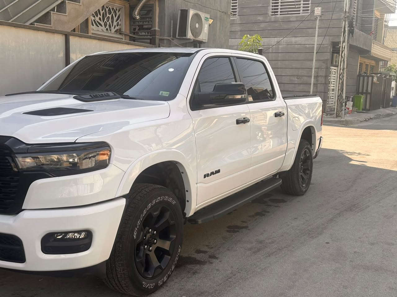 السلام عليكم
رام 2025 بك هورن السعر - 410
باب جبير بدي قصير المرغوب 

تشغيل عن بعد واطفاء

شاشه تسلا

رادارات اماميه خلفيه 

نقاط عمياء جانبية

دوسات بانزين وبريك متحركة

سلايد كشنات كنتارا

الكشنات تحكم كهربائي

باب خلفية كهربائية

تدفئة وتبريد كشنات امامي مع تدفئة كشنات خلفي مع تدفئة

ستيرن

Alpine 12-نظام صوتي

نظام تحديد المسار
مرايه جانبي وسط تعتيم

full led 16 -لايت

نظام دفع رباعي 4X4 مع نظام دفع ثنائي خلفي 4x2

aux/usb/Bluetooth/apple النظام الصوتي يحتوي

car play/android auto

اربع وضعيات للقياده سبورت/نورمال/سنو الثلجية/اوف رود

حساسات امامي خلفي

-ميموري كشنات

-محرك V6 3.0 تون تيربو 420 حصان

-ماشيه سياره 17mil الف
- كير 8

- نظام ترحيب

- مري شفط

اوتو ستوب

رقم تليفون - *********** السياره رقم بصره بسمي مرقمه بكانون الأول 25
