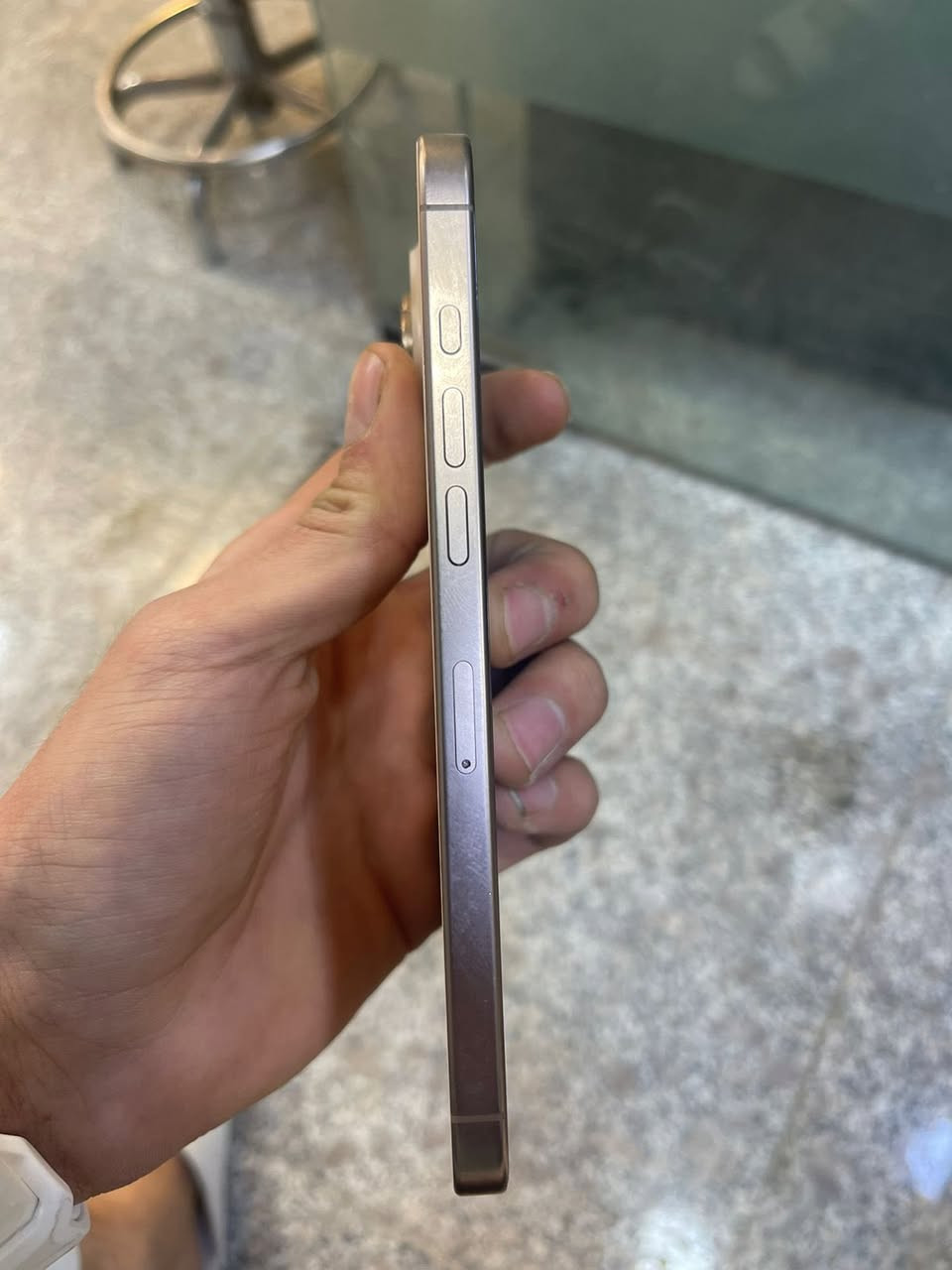 سلام عليكم 
آيفون 16 برو ماكس 
ذاكره 256 
بطاريه 88 
عدد شحناته 512
الجهاز شرق اوسط 
جهاز جديد بمعنه الكلمه 
(بدون ملحقات)
مكاني الامين الثانيه 
سعر الجهاز (1250)بي مجال 
ما متواجد بل ماسنجر عل رقم 
***********
وتدللون
