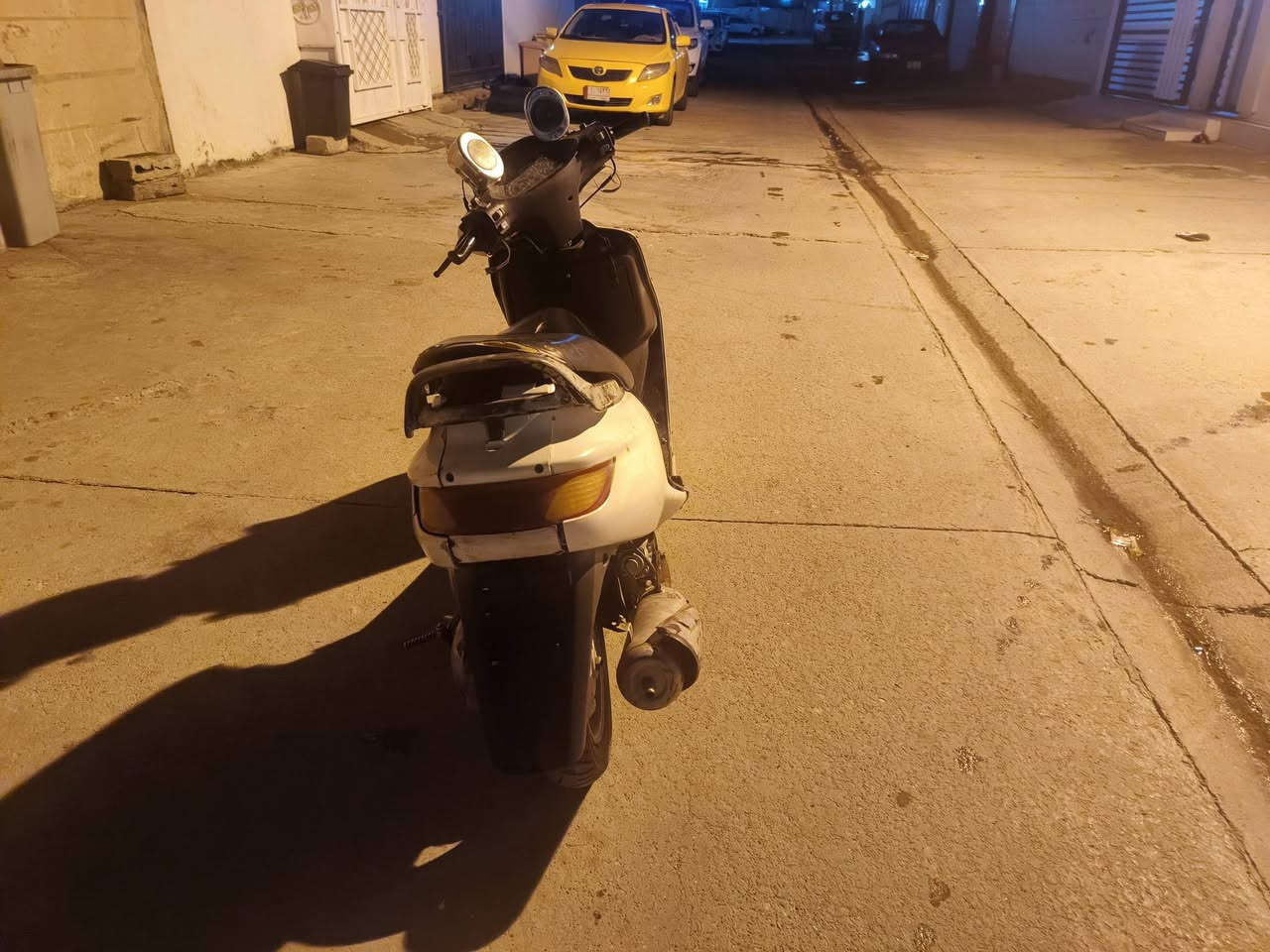 فراشه نثيه 140 للبيع أي عيب مابي كهربايات كامل شغال شرط سلف و هندر لايت زينون و لايت بومه كفرات نضيف محرك ممفتوح كابريتر بلادي كل عيب مابي صالنصا بلادي كفرات كامل بلادي موديل 2004 سعر 400 بي مجال رقم ***********
