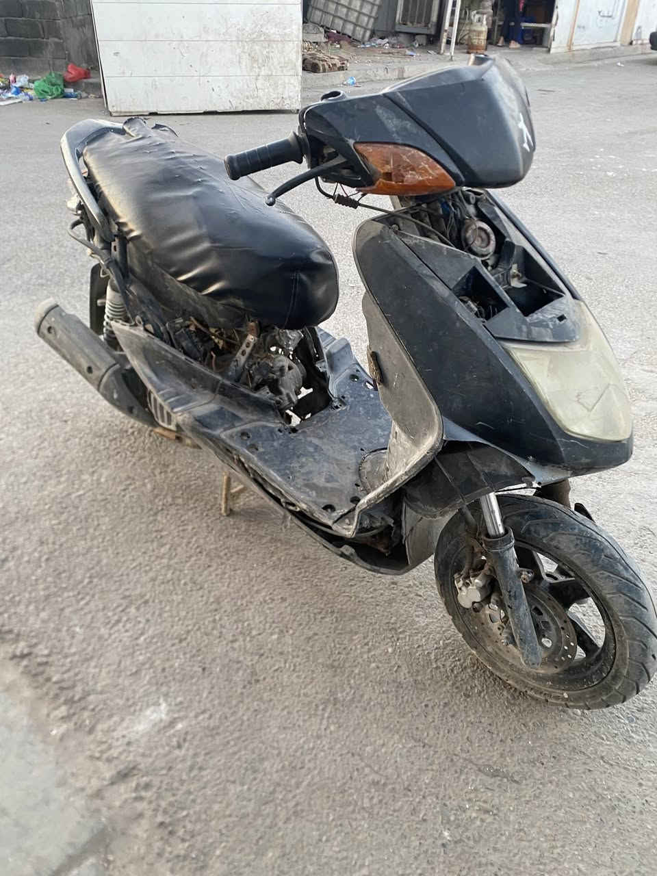 السلام عليكم دراجه سكنس نثيه ‏شغالة مكينة￼ خرسه دراجه ‏أبيع كوم حديد بس شغالة￼ مكاني بغداد العامريه سعر 170بيه مجال ***********￼
