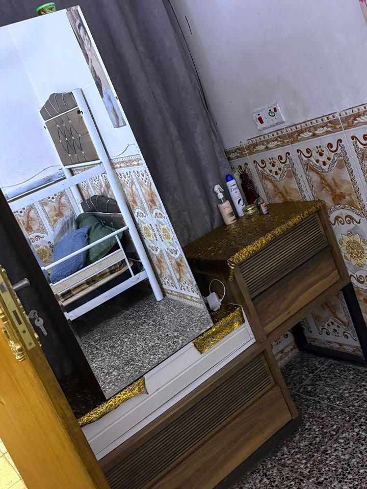 السلام عليكم غراض بيت مسخدمه وعندي تحويل لغير مكان الاسعار مذكوره
غرفة نوم تركي اخذتهة ٢٠ ورقه حالياً ٧٥٠ 

كاونتر اخذتة ٣٥٠ حالياً ٢٥٠ 

جرباية نفرين طابقين الطابق الثاني مكسور اخذتهة ١٦٠ حالياً ٧٥
ثلاجه ٧٥ 

غسالة Lgانفيرتر اخذتهة650حالياً ٣٠٠

ميز طعام اخذتة ١٨٠ حالياً ١٠٠

للاستفسار ***********

