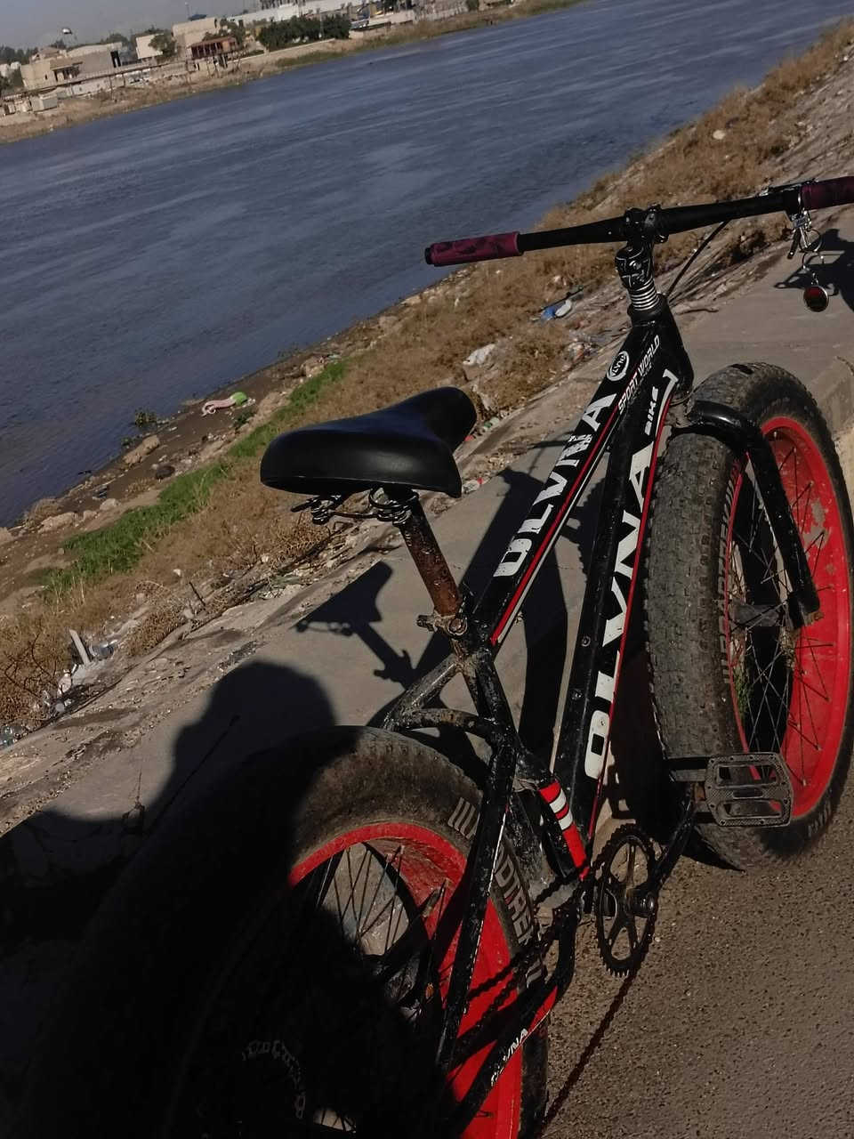 بايسكل ماركة OLVNA
البايسكل نوع دبابه حجم 26 
ناقصه بس سيم مال عكرب وكير العكرب موجود 
البايسكل ما مستخدم هواي 
سعر البايسكل 110 وبي مجال للشراي 
رجائاً لا تكسرون بسعر البايسكل 

متواجد ماسنجر 
واتساب الرقم ***********
