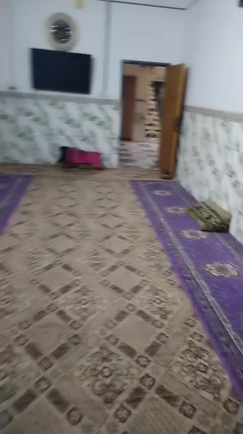 بيت للبيع المساحه 200متر  على شارع المدخل في حي الرحمه البيت جاهز  بل اضافه  غرفتين في القاط الثانيه  موقع البيت  حي الرحمه الثانيه  قرب مستشفى البناني  الاتصال على الرقم ***********
