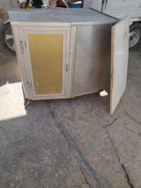 كاونتر ألمنيوم • أبواب مزدوجة • عجلات