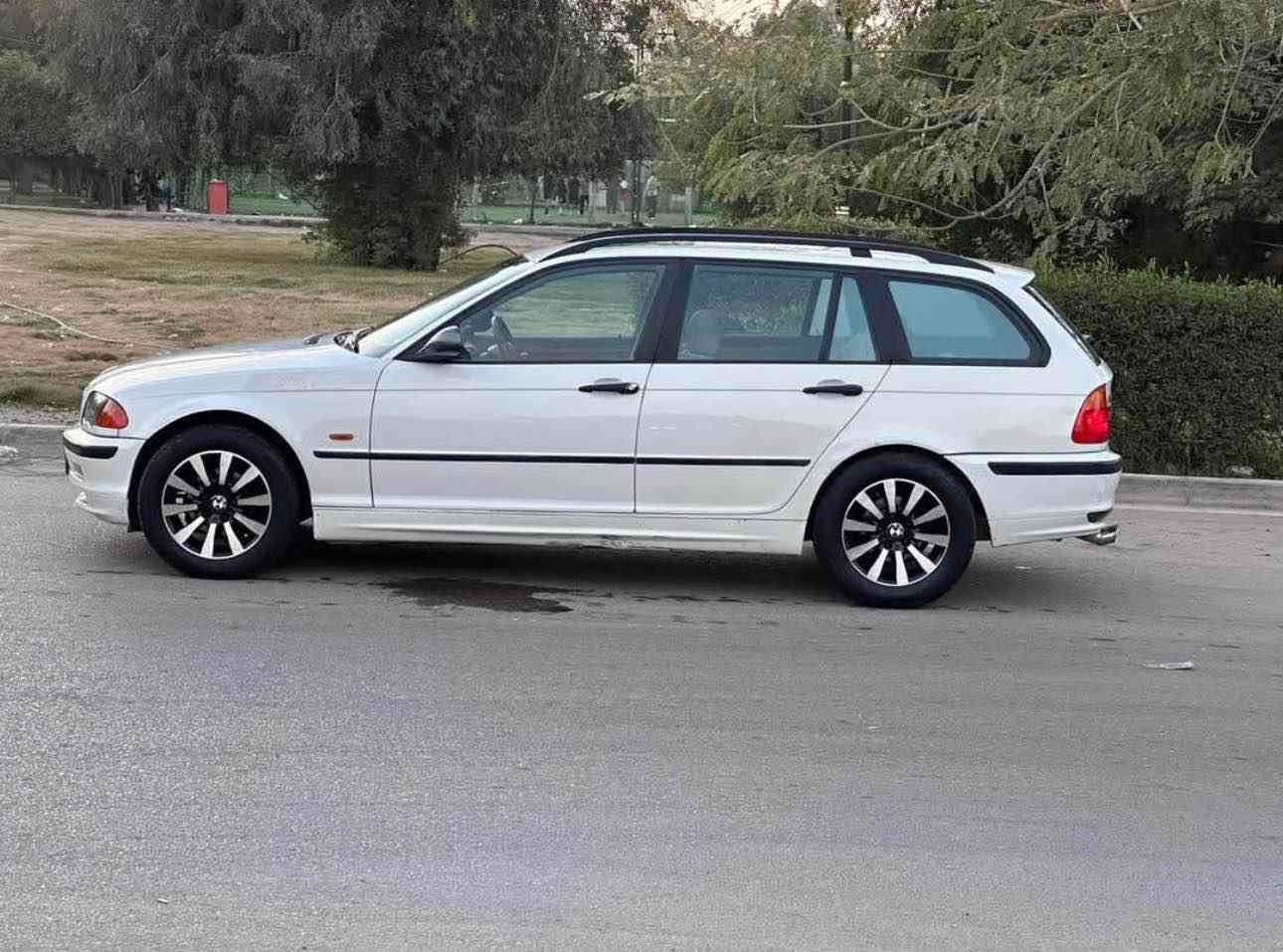 سلام عليكم للبيع او مراوس حسب القناعه 

بي ام موديل ٢٠٠١ e46 حجم 328محرك مسكر 

كير اوتماتيك محرك وكجير جدد شادها قبل ١٥ يوم 

تبريد شغال صدرين جدد تخم تاير جديد باتري جديد 

داخل نضيف كلش سياره جاهزه مال جناي ومتعوب عليها 

رقم بغداد الدولي بسمي هزه جديده تخول ثاني يوم شرط 

سياره جاهزه ما بيها اي نقص ولا بيها اي مصرف من فضل الله
سياره بلاديه لا ضربه ولا صبغ ولا تبديل العنوان بغداد حي الخضراء 
السعر المطلوب ٦٠ ورقه وبي مجاا ل *********** بغداد, العراق
