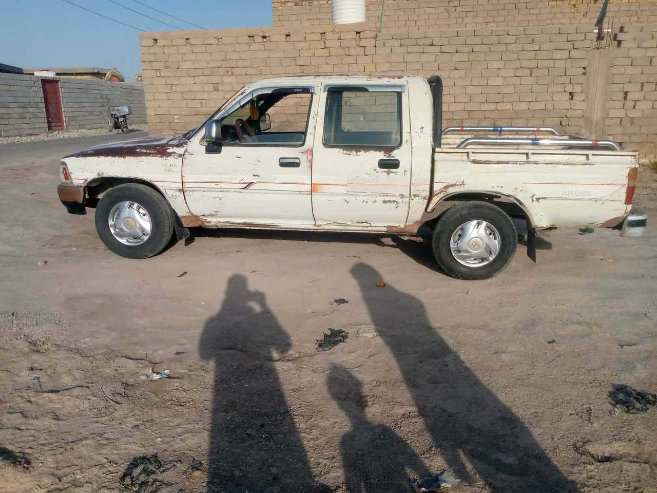 سلام عليكم للبيع تيوته مديل 90 رقم بغداد صدامي  شرط تحويل كير ومحرك لشرط مكفولات شاصي مكفول سياره حلوه نضيفه بلاديه جاهزه من كلشي سعر 24وبيه مجال *********** مكان سماوه الخضر
